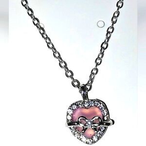 Elegant vintage pendant necklace for women and girls